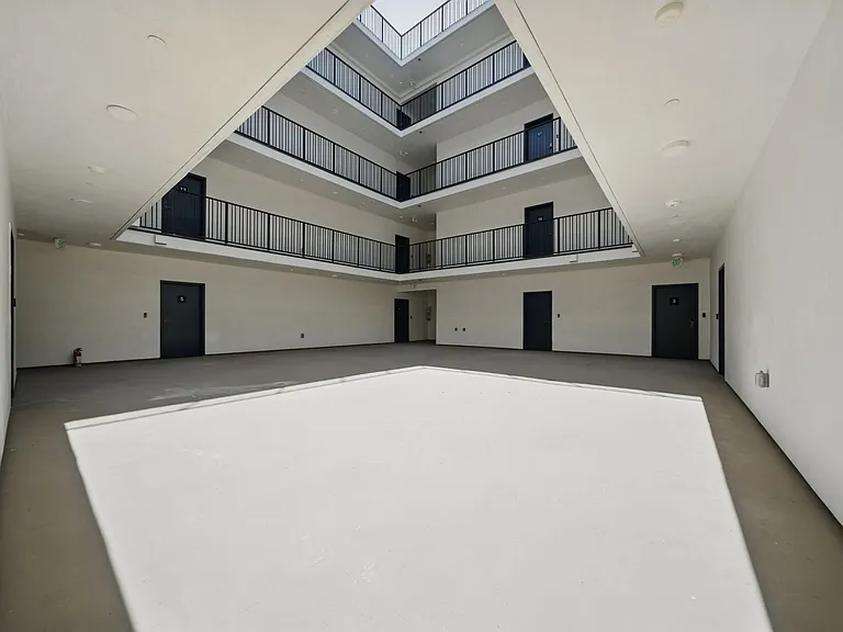 212 N Mariposa Ave #5 — Photo 15
