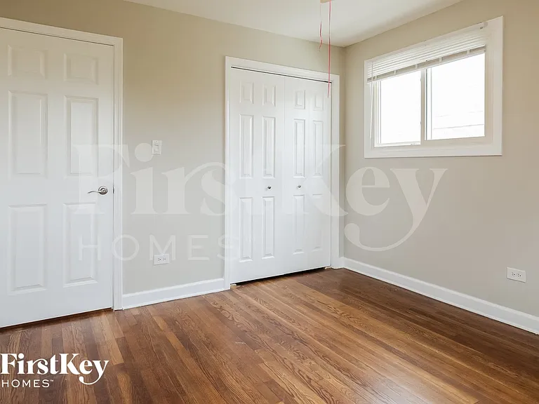 8025 S Kolin Ave — Photo 7