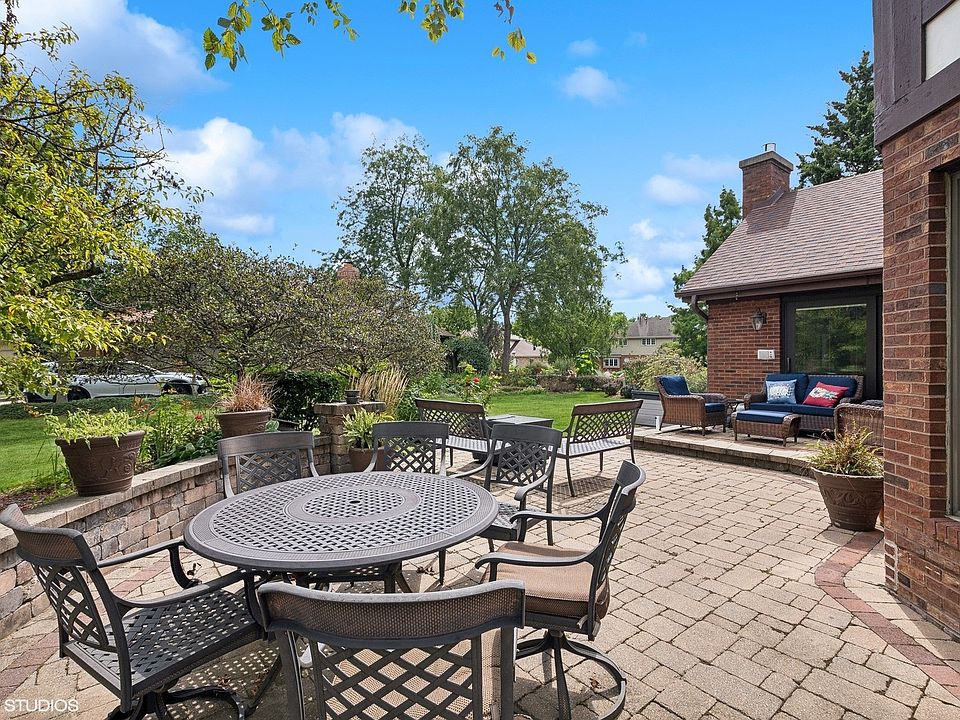 2nd image of 633 Lake Trail Dr