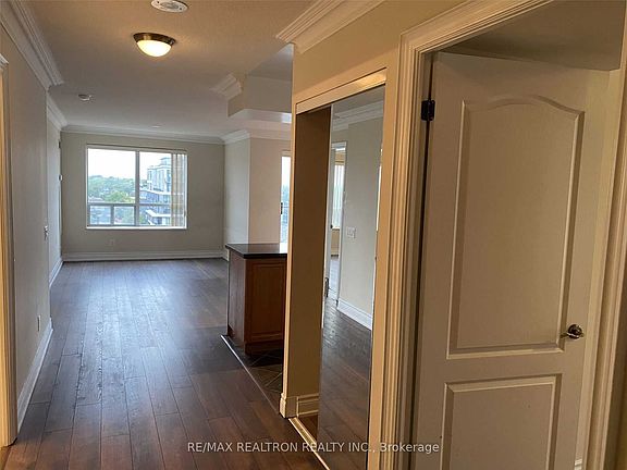 5th image of 2 Clairtrell Rd Unit 1010