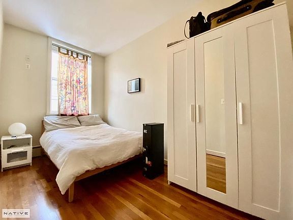 5th image of 940 Lorimer St APT 1A