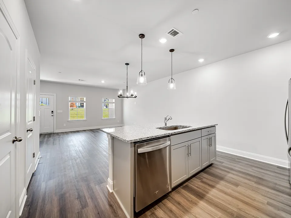 204 Douglas Bend Rd #405