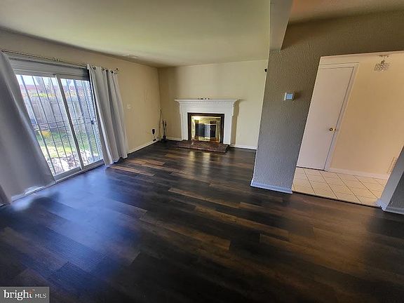 3rd image of 2236 Dawn Ln
