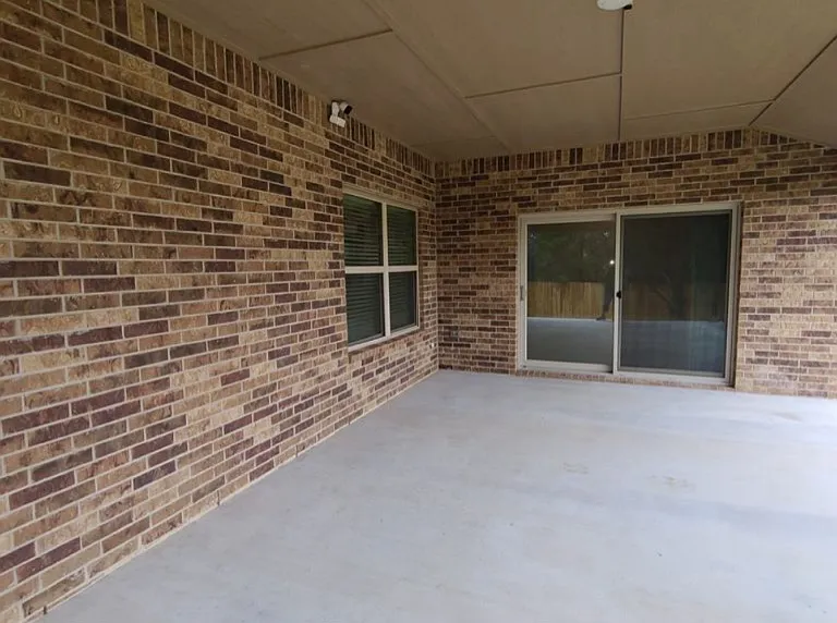 1424 Dryden Ave — Photo 3