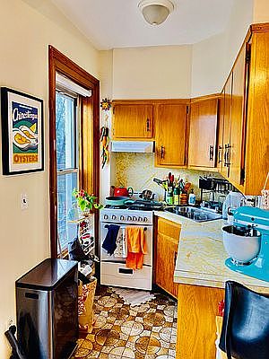 4th image of 394 De Graw St #2