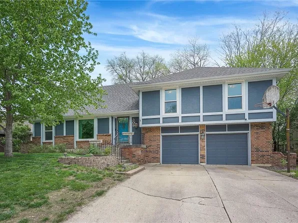 309 NE Country Ln, Lees Summit, MO 64086