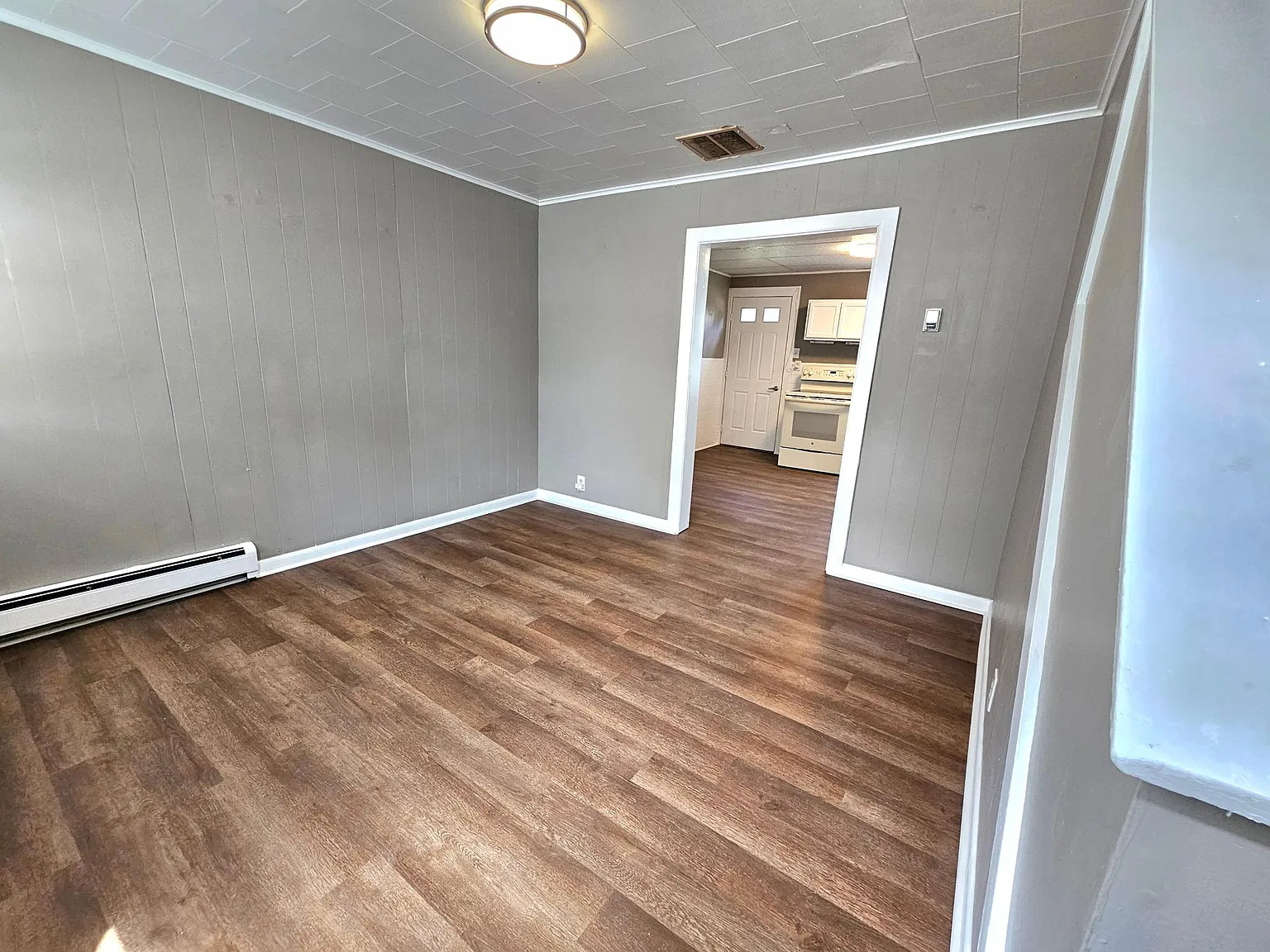 84 Boys Ave — Photo 1