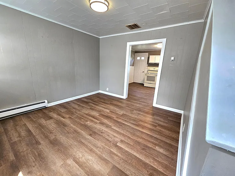 84 Boys Ave #C — Photo 1