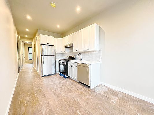 1st image of 559 Putnam Ave #3
