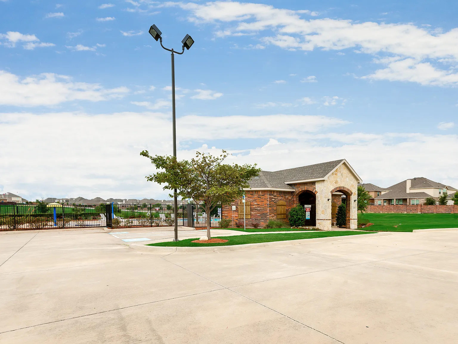 4 bed, 2128 sqft, $2,595 — Photo 3