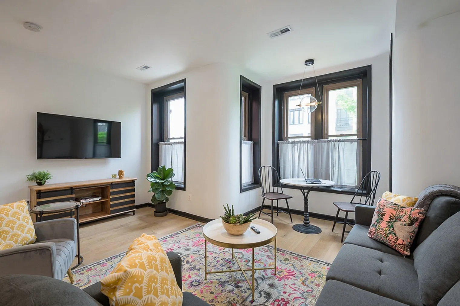 2 bed, 1.0 bath, 12916 sqft, $6,901 — Photo 2