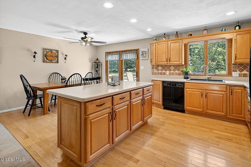 3rd image of 49 Overlook Avenue