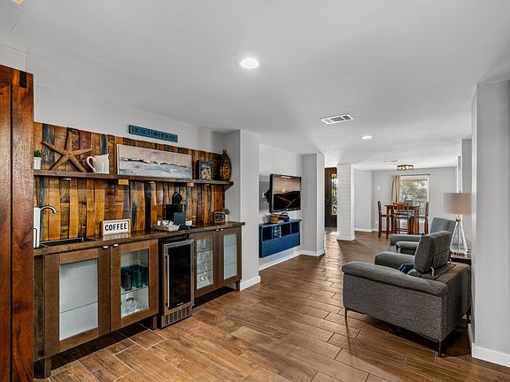 5th image of 501 Lakeshore Cir