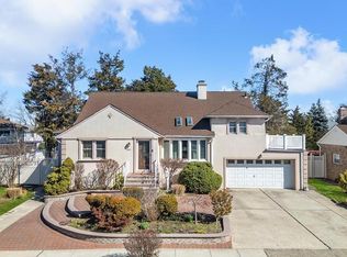 1040 Rosedale Rd, Valley Stream, NY 11581