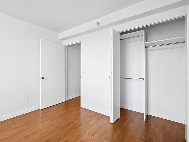 420 W 42nd St #27D — Photo 15