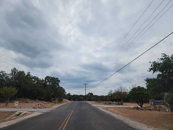 4th image of 304 Kendall Woods Dr
