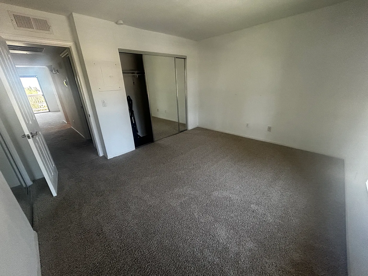 1 bed, 708 sqft, $2,350 — Photo 3