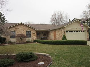 34021 Fairfax Dr, Livonia, MI 48152