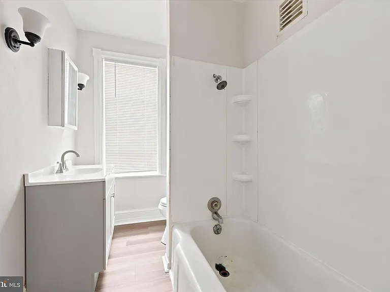 529 N Clayton St — Photo 12