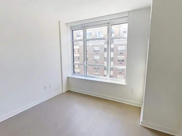 45 Hoyt Street image 6 of 8