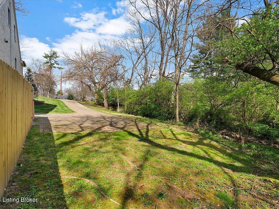2nd image of 826 Circle Hill Rd
