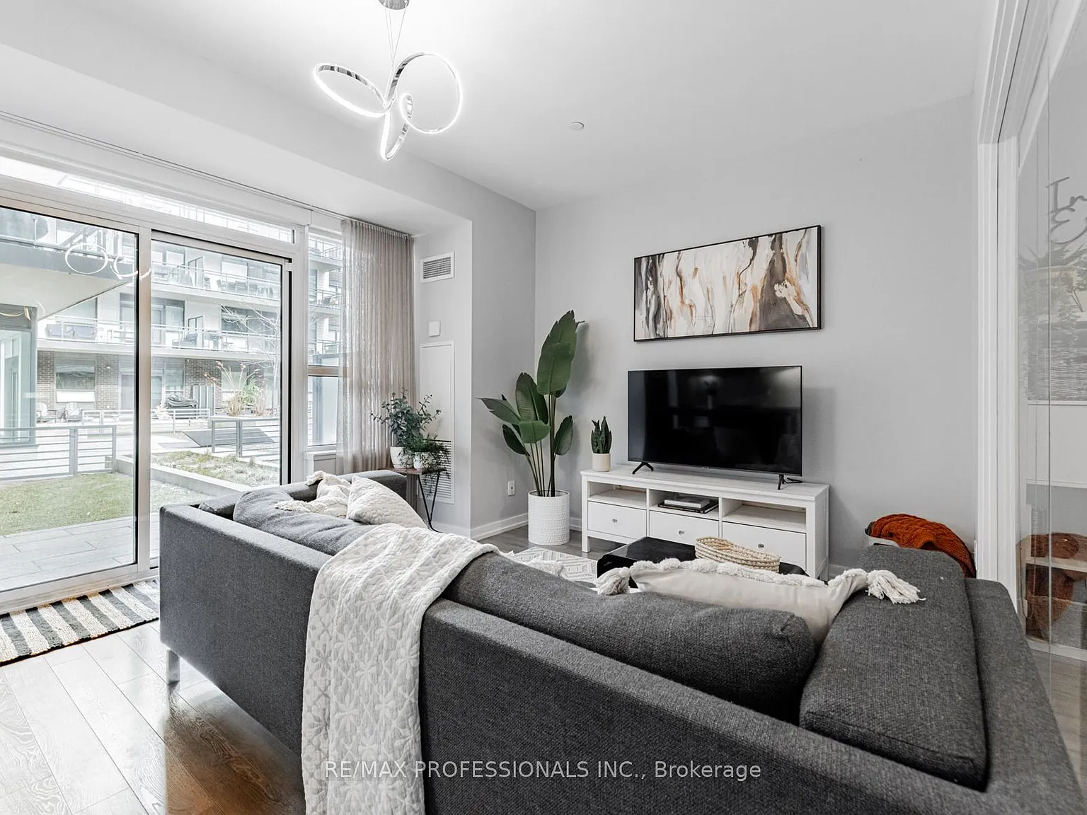 2 bed, $2,500 — Photo 2
