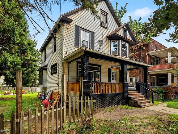 3rd image of 105 W Harrison St