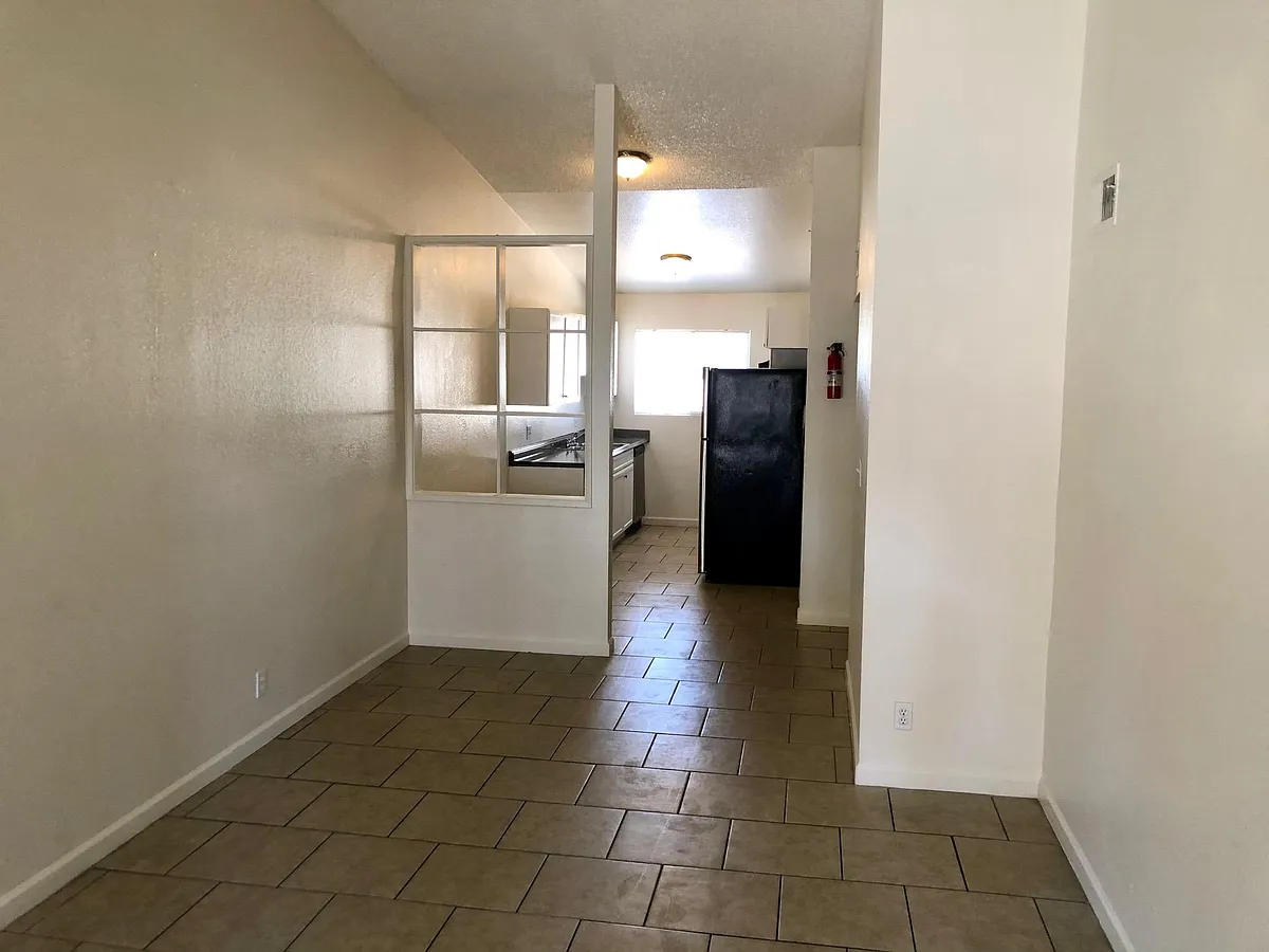 Building Photo - 260 W 8th Ave #173