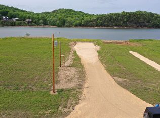 601 River Front Dr, Clifton, TN 38425