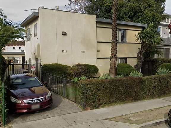 2nd image of 1211 W 37th Pl #37TH02