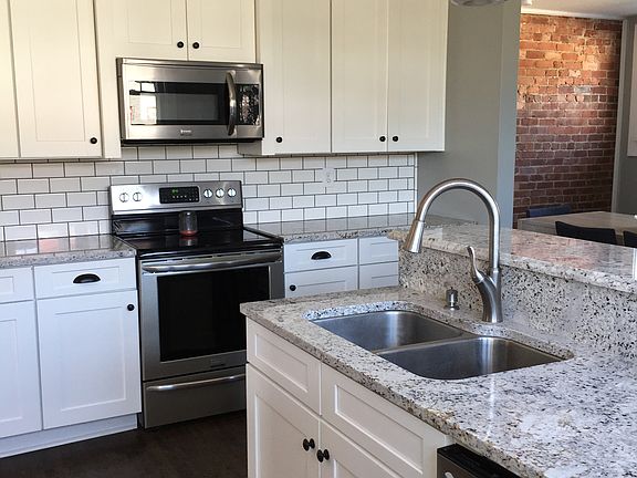 5th image of 225 E 21st St