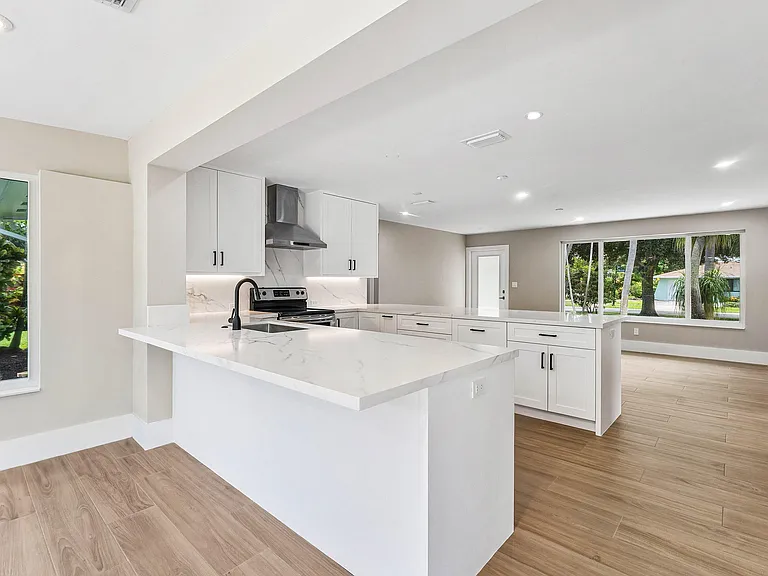 945 Westwind Dr — Photo 15