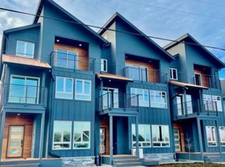 302 N Bridgeton Rd #B, Portland, OR 97217