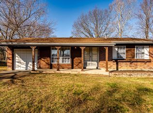 687 Woodrun Ct, Ballwin, MO