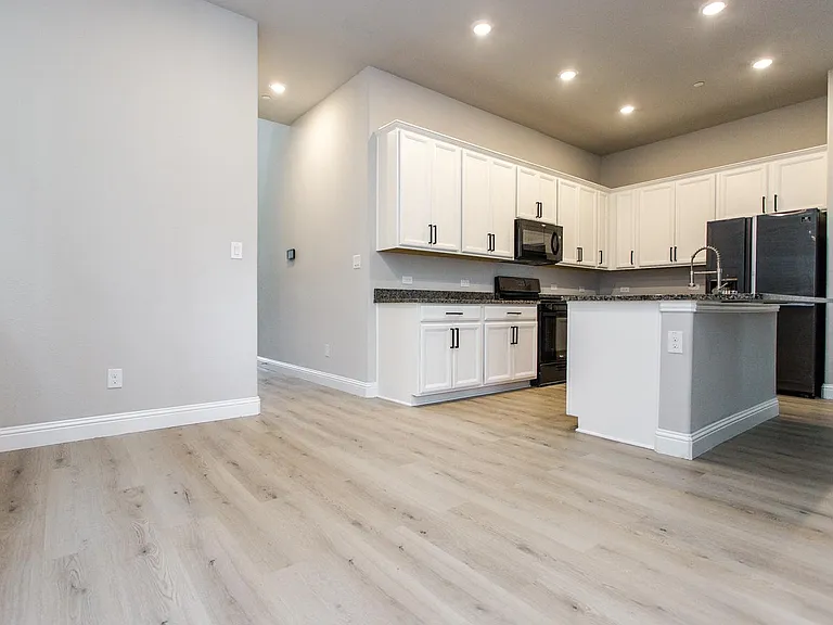 7504 Palisades Dr — Photo 13
