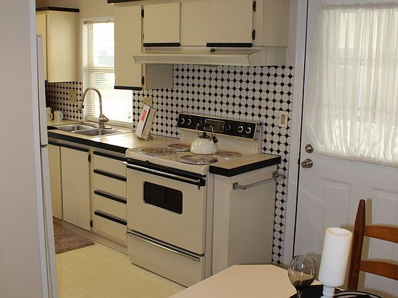 2nd image of 5672 Scarborough Ln