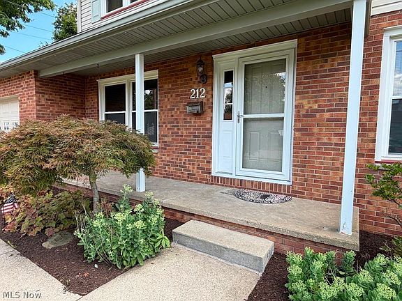 3rd image of 212 Colonial Ave SE