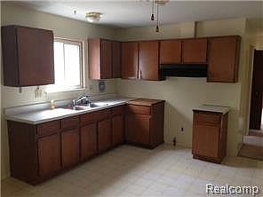 5th image of 4446 Campbell St