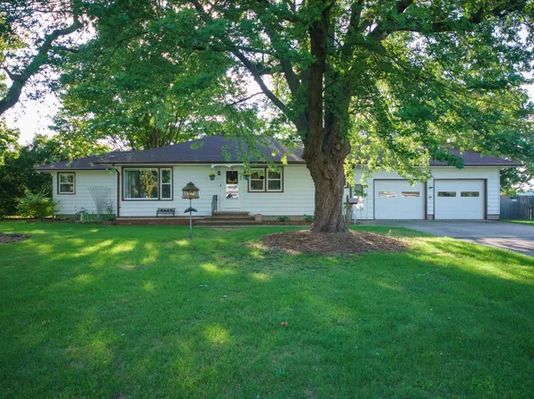 9050 5th St, Baroda, MI 49101