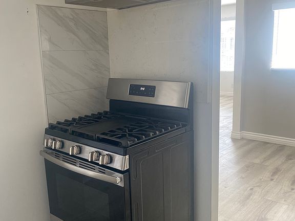 4th image of 1513 N Harvard Blvd