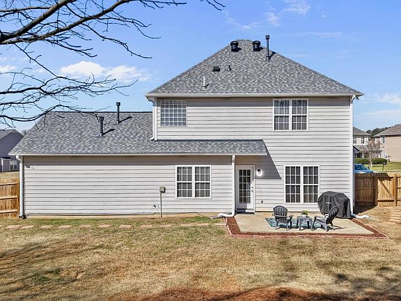 5th image of 132 Victoria Sta