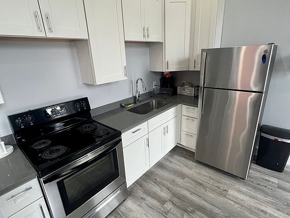 4th image of 2142 Saint James Ave APT 1
