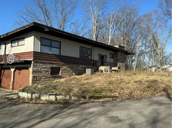 4000 Fox Ln, Canfield, OH 44406
