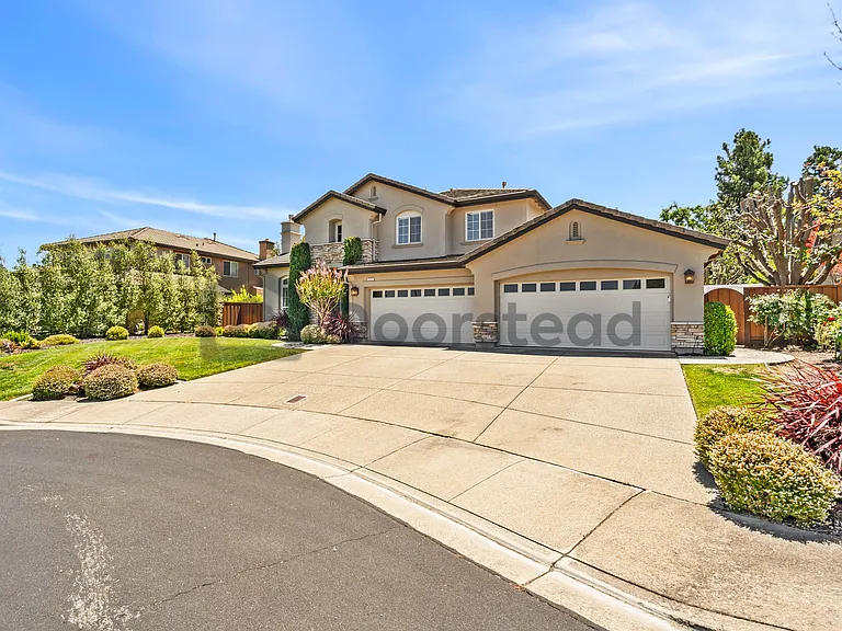 513 Winding Brook Ct — Photo 3