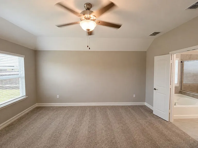 2816 Redbud Ln — Photo 25