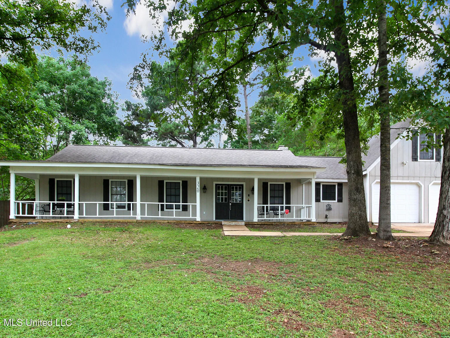 3 bed, 2.0 bath, 2044 sqft, $2,500 — Photo 2