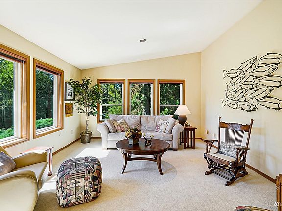 4th image of 718 Shelter Bay Dr