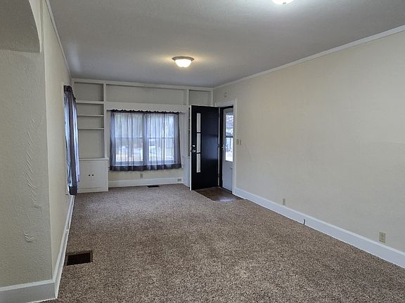 2nd image of 2423 Oakwood Ave