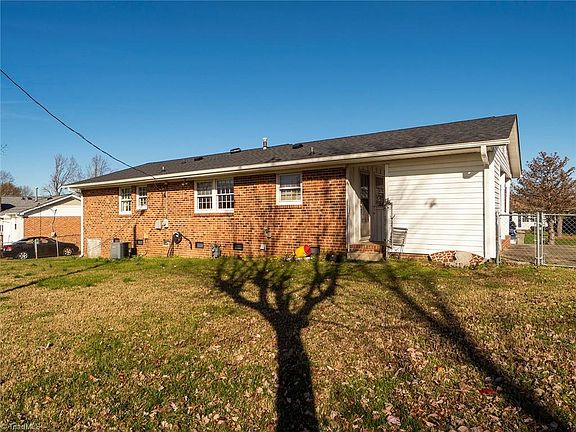 3rd image of 4210 Queen Beth Dr