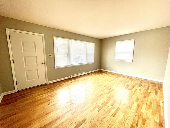 3rd image of 3820 Iroquois Trl